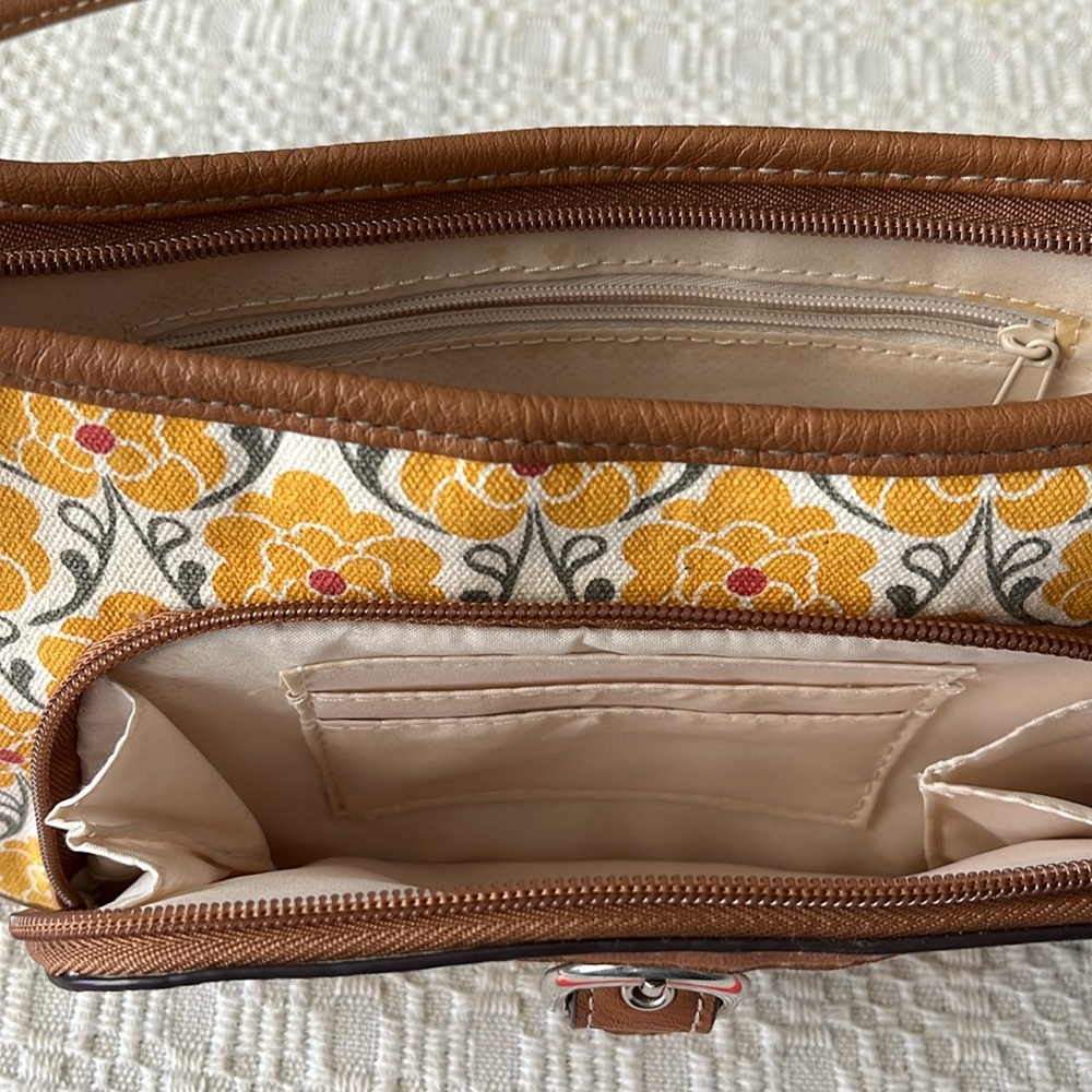 Target Cute Floral block print purse with Faux Leather trim and bottom, buckle - Picture 3 of 5